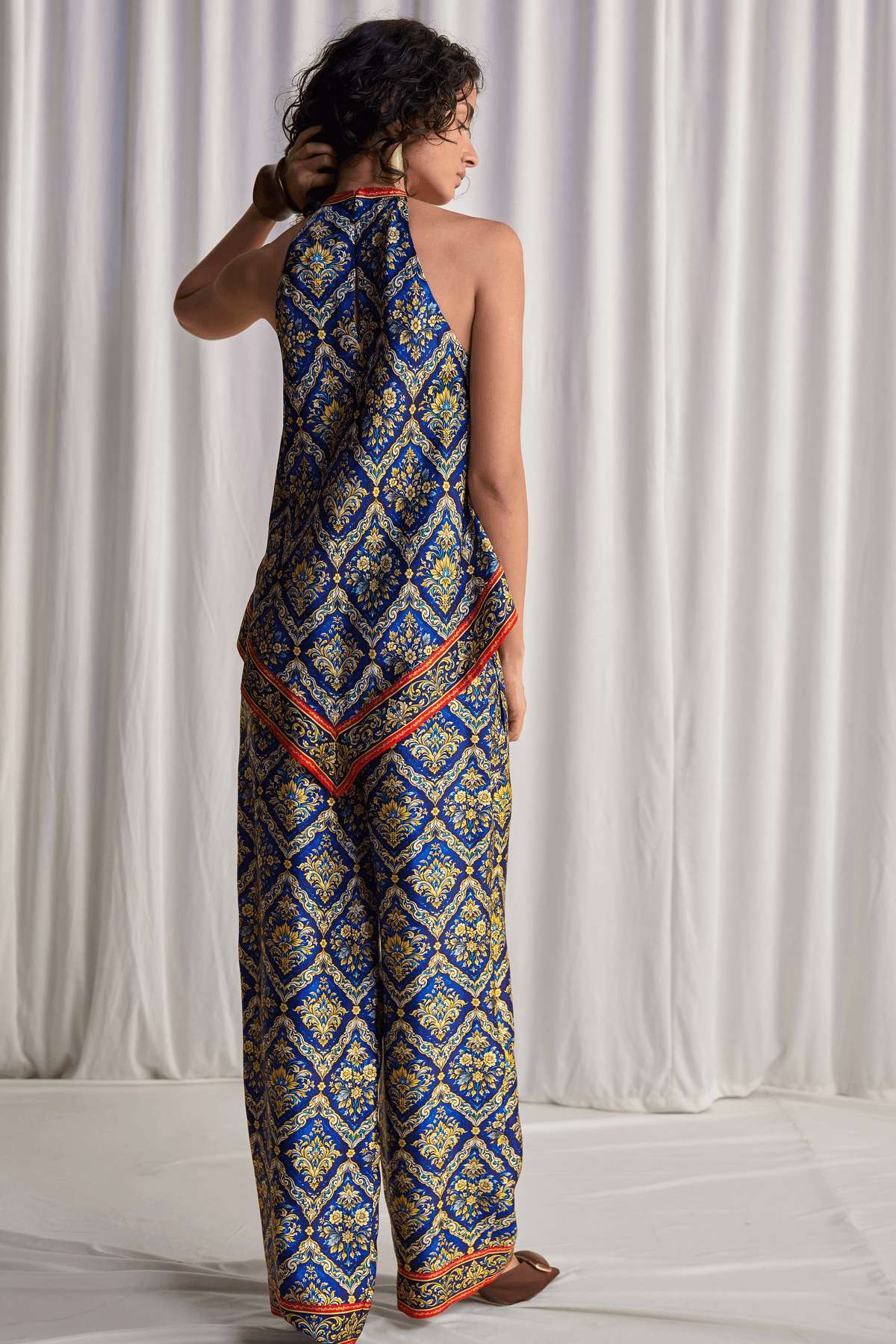 HALTER NECK SCARF PRINT TOP & RELAXED FIT PANT - View 4 - Superr*