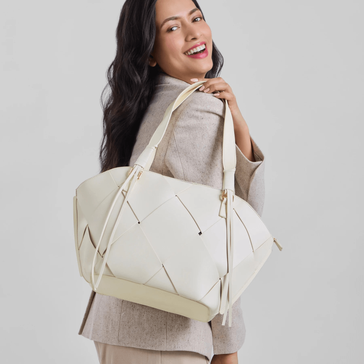 Noa Shoulder Bag White - View 2 - Superr*