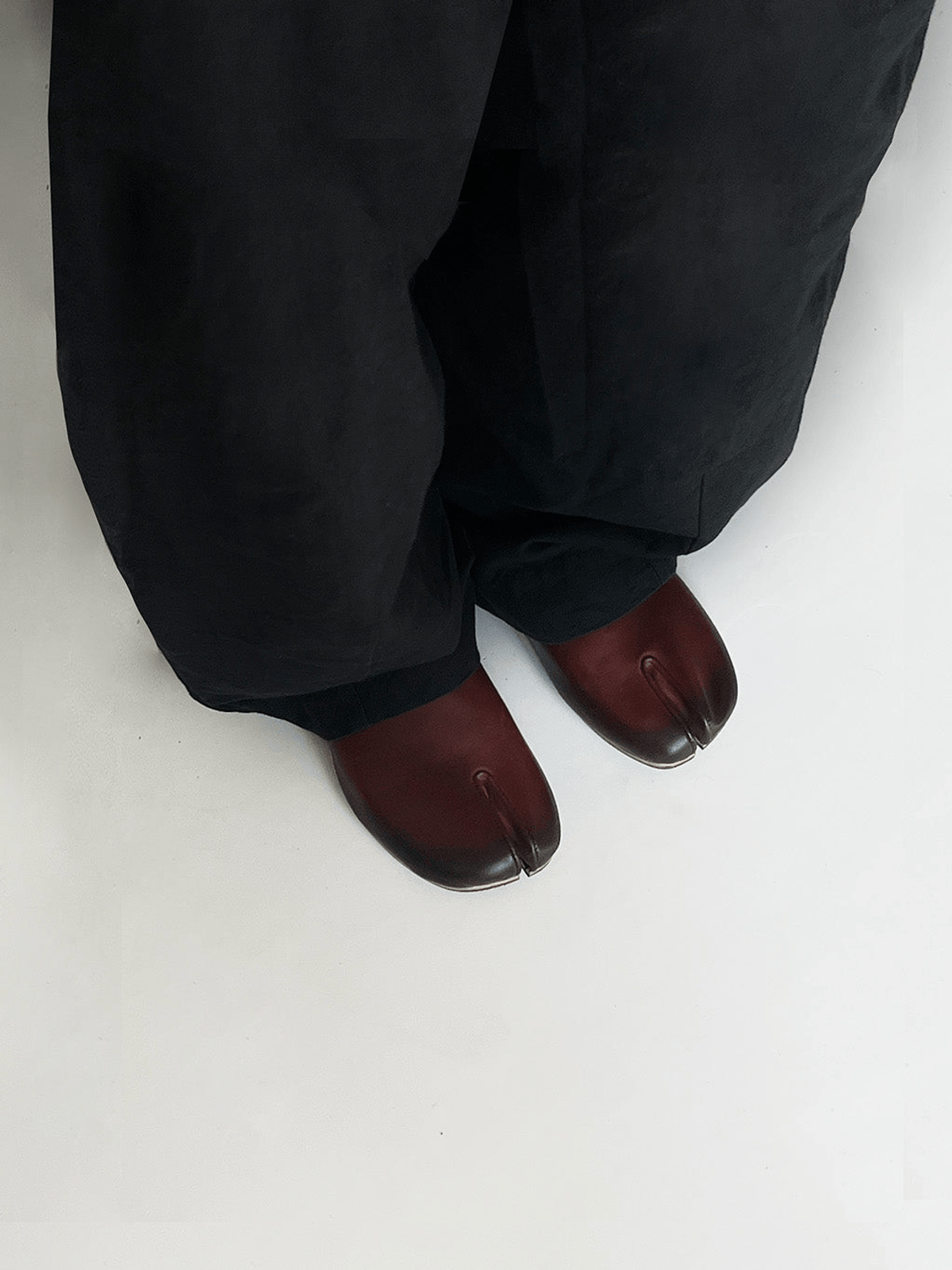 Hand painted Tabi shoe - WOMEN - View 2 - Superr*