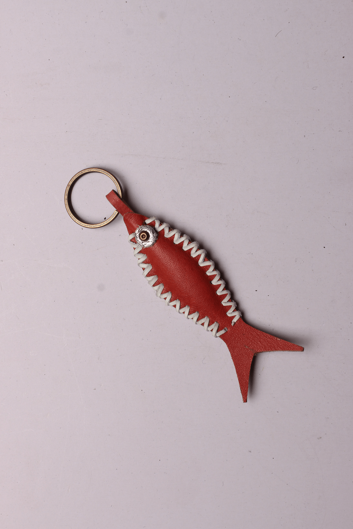 Handcrafted Leather Fish-Shaped Keyring with Stylish Side Stitch - View 3 - Superr*