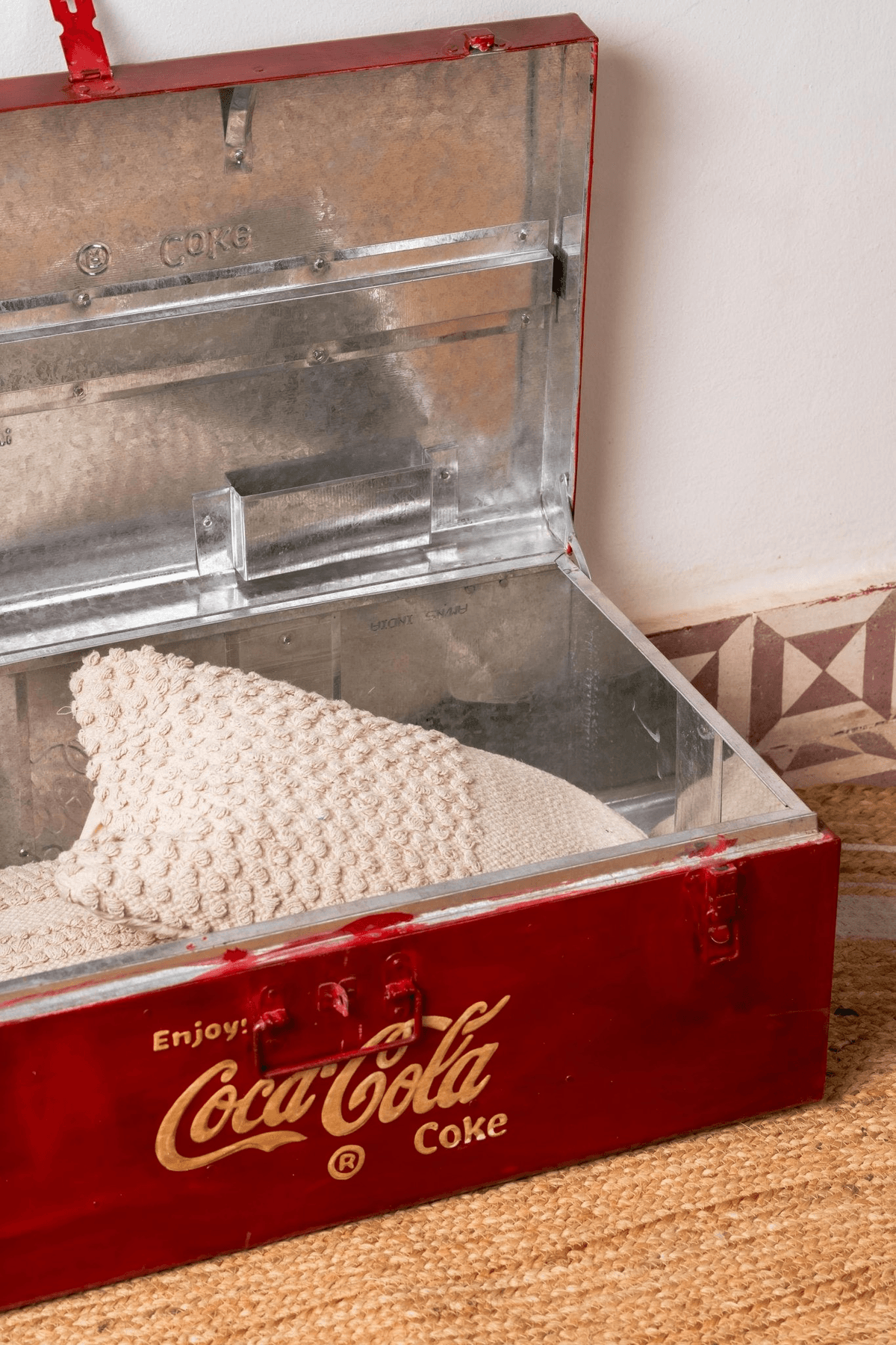 Vintage Red Cola Trunk - View 4 - Superr*