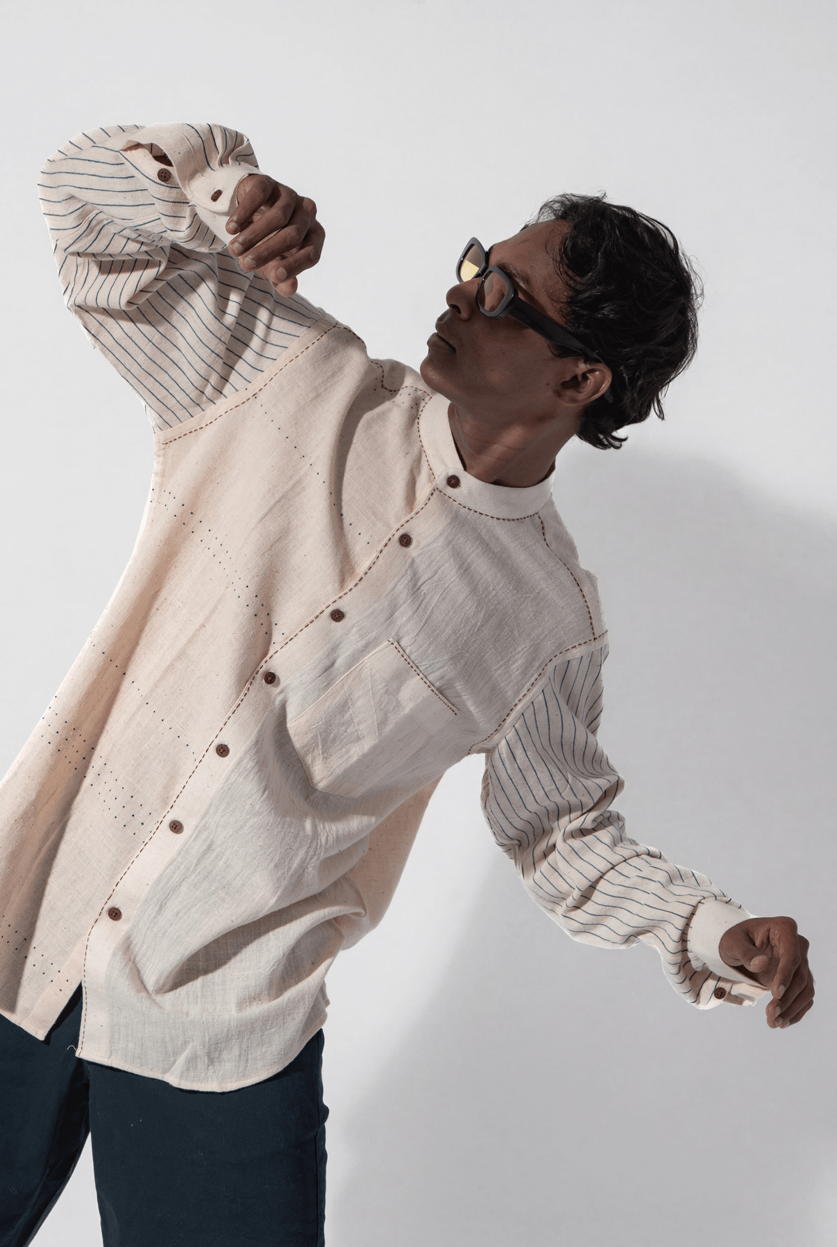 Handwoven Tangaliya Kala Cotton Unisex Shirt - View 4 - Superr*