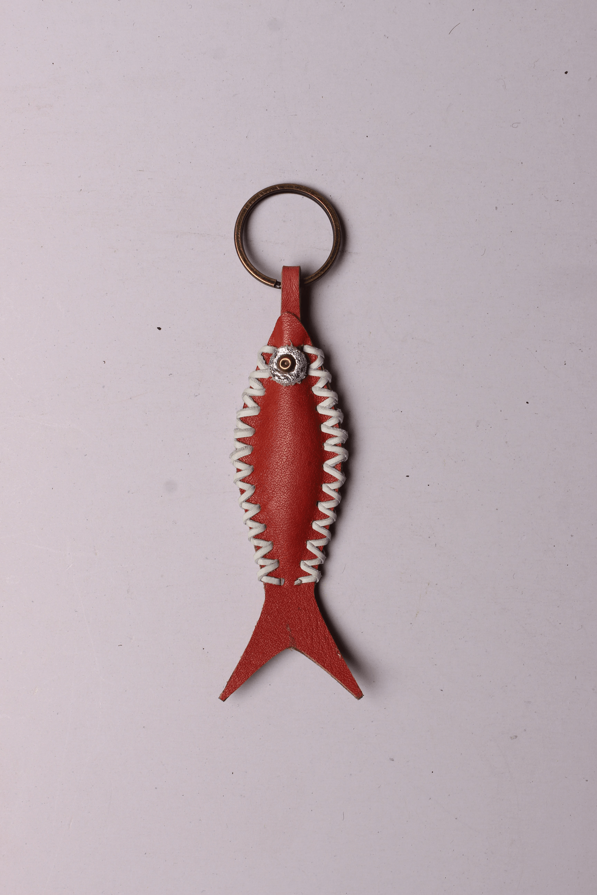 Handcrafted Leather Fish-Shaped Keyring with Stylish Side Stitch - View 4 - Superr*