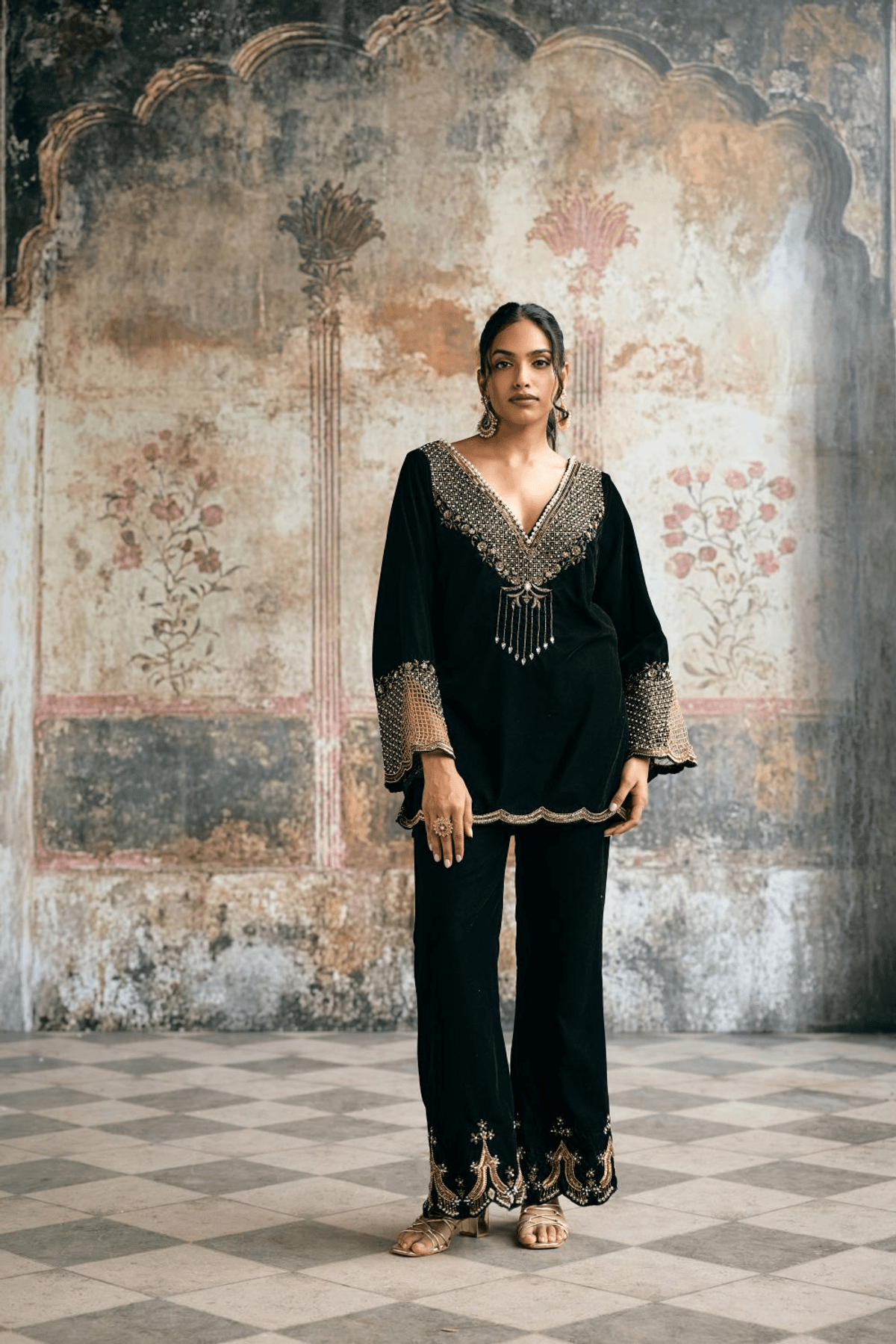 Asmaira Black Hand-Embroidered Velvet Kurta Set - View 3 - Superr*