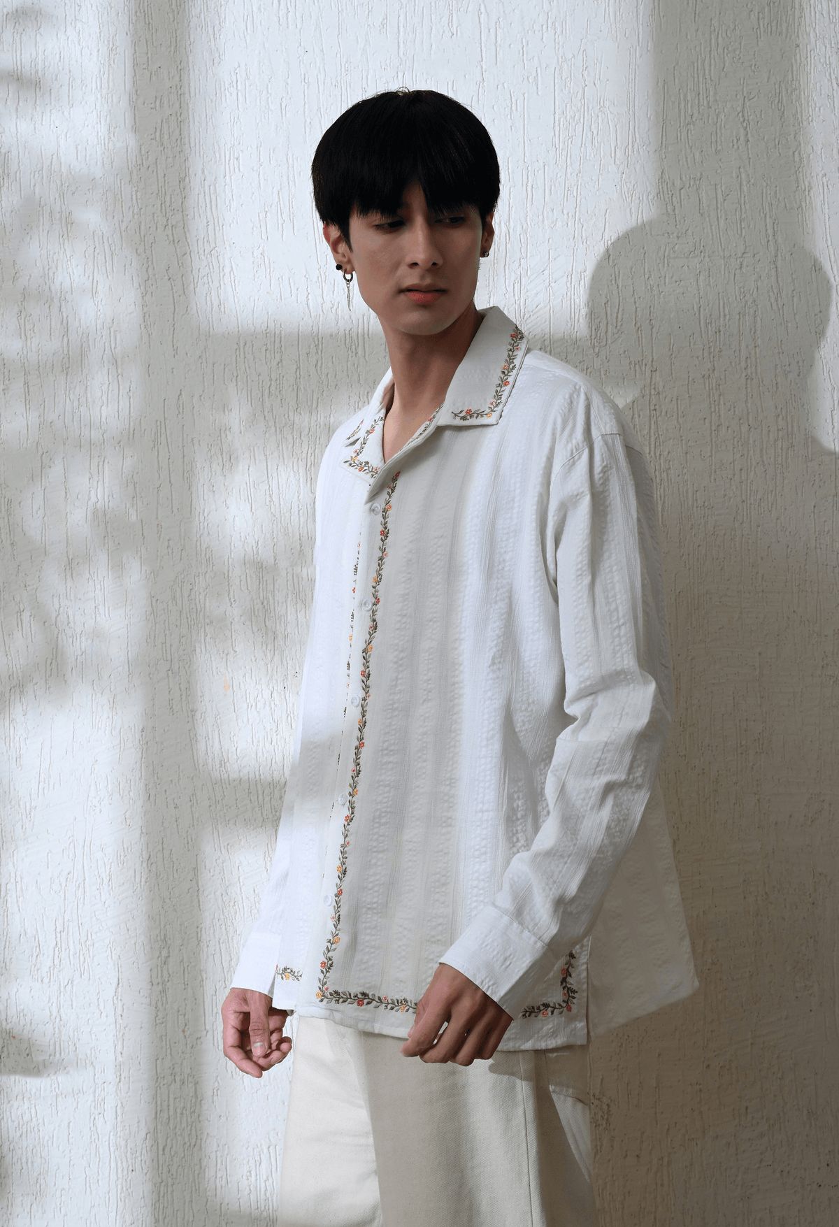 Men White Edge Floral Embroidered Shirt - View 4 - Superr*